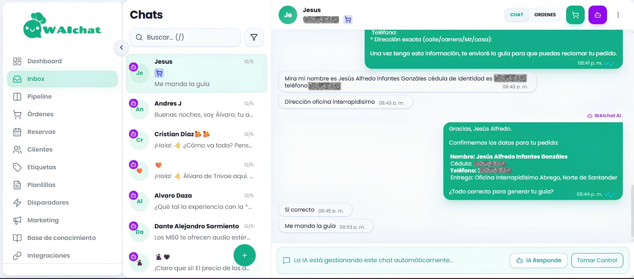 Panel de control de WAIchat mostrando conversaciones de WhatsApp, pedidos y métricas en tiempo real para un restaurante